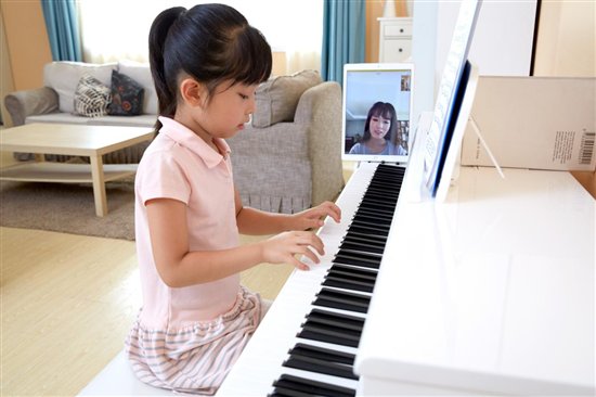 好老师让孩子爱练琴 熊猫钢琴陪练双向视频引