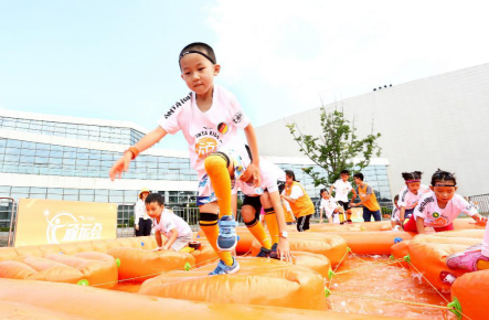 成都1500余组家庭乐享顽运会，安踏儿童打造顽趣暑假体验