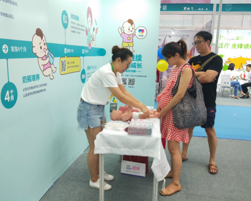辣妈帮亮相深圳母婴博览会，展示母婴服务新矩阵