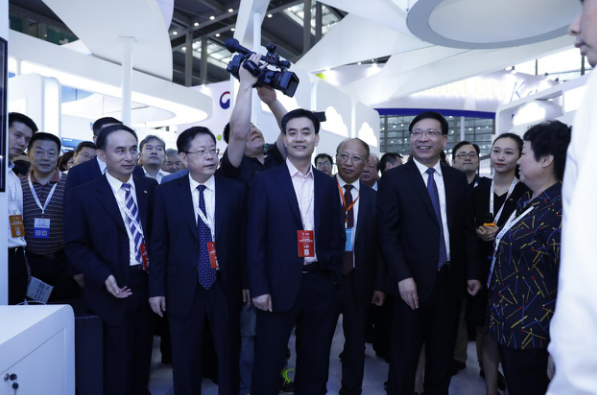 AIpark（爱泊车）受邀参加智博会，AI智慧停车技术获深圳市长点赞