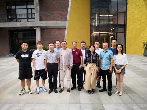 南京金肯学院领导到上海奋荣集团参观，就电竞教育合作展开交流