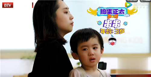 知名主持人朱丹、李晨联手智伴儿童机器人助力宝妈攻克宝宝开学季难题