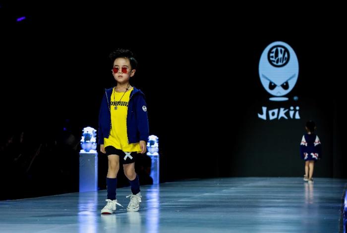 2018北京时装周“亮相王府井”：JOKII“大世界”纵横新品发布会完美上演