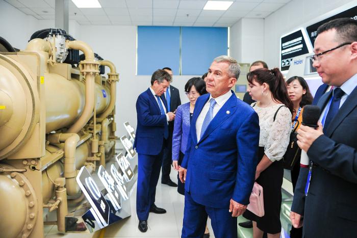 俄鞑靼斯坦共和国总统在海尔中央空调互联工厂的40分钟