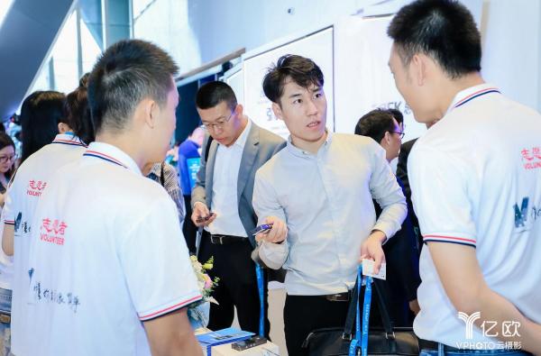 中译语通AI产品组队亮相科技峰会 展示创新实力