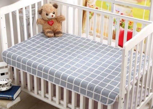 不再担心弄脏床垫 辰芝雨隔尿垫保障家人安心睡眠