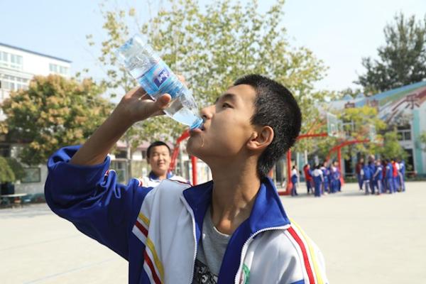 买2元水支持做公益，康师傅饮用水捐赠活动在京举行