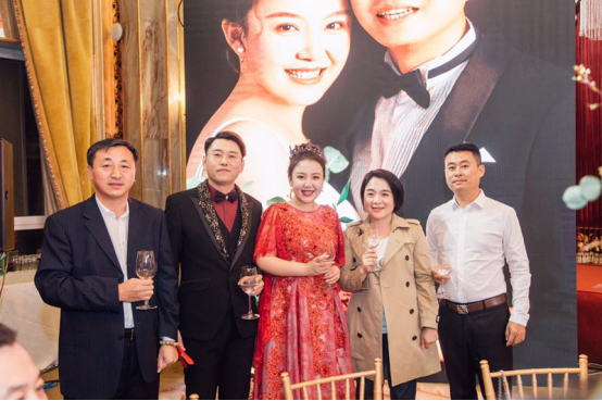 ‘’微胖界第一女神‘’演员张莉莎与著名配音演员赵铭洲北京大婚