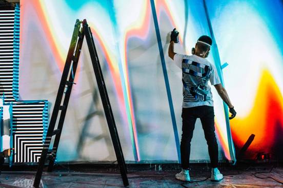 百龄坛携手顶尖视觉艺术家Felipe Pantone倾力打造真我音乐系列「炫彩限量版」