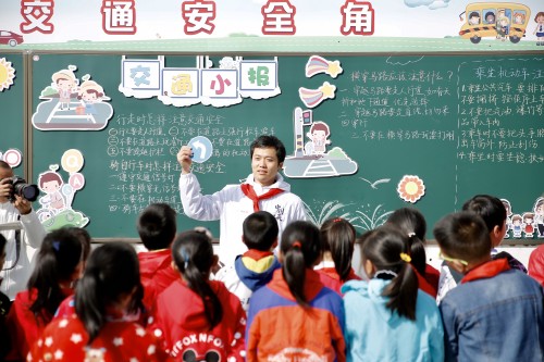 守护孩子安全成长，广汽丰田携车主助力乡村儿童交通安全教育