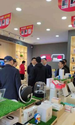 中国联通副总经理买彦州到访京东专卖店，携手共推无界零售变革