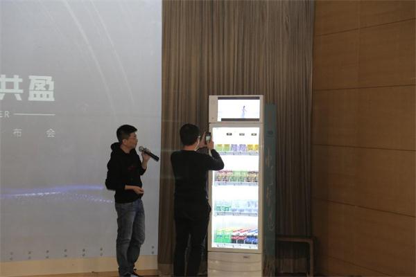 4999元！智盈科技在京发布小盈智选视觉智能冰柜