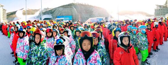 翠云山银河滑雪场“全国中小学生研学实践教育基地”正式揭牌