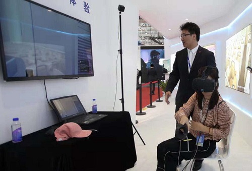 东航亮相第十二届中国国际航空航天博览会