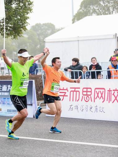 学而思网校独家冠名2018镇江国际马拉松，在教育中发扬“马拉松精神”