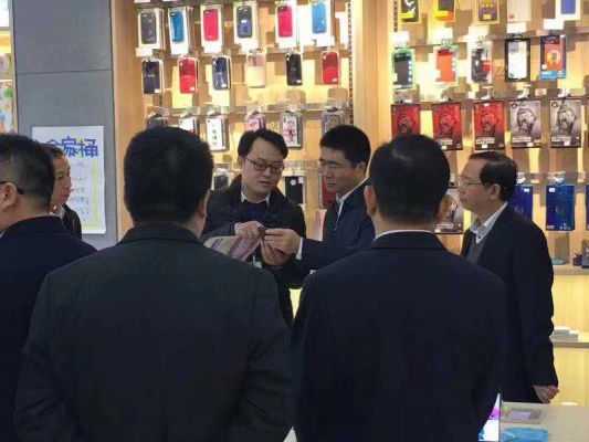 中国联通副总经理买彦州到访京东专卖店，携手共推无界零售变革