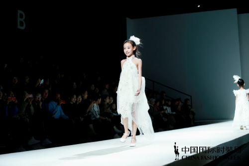 中国国际时装周·DKLTJU 2019春夏“水色”系列新品发布
