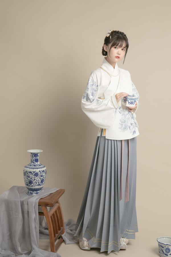 中国陶瓷博物馆拓展文创衍生品，授权汉服品牌【远山乔】