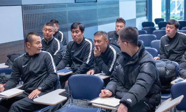 中国青训教练深入英超俱乐部，探访英超联赛人才培养之道