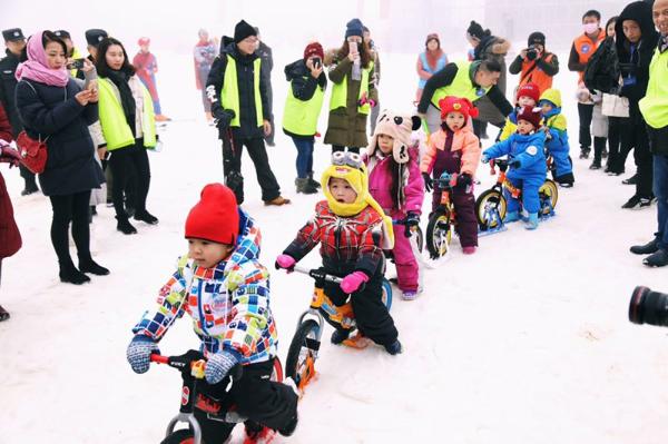 第五届全国大众冰雪季暨2018年重庆市首届冰雪运动季系列活动启动