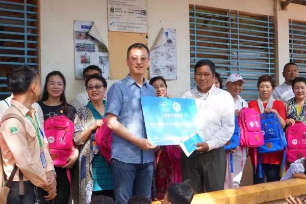 中国东盟企业家俱乐部为柬埔寨小学捐建爱心井