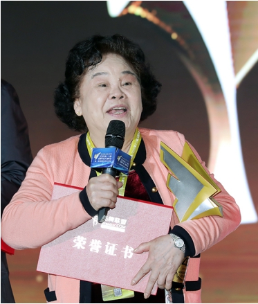 中国品牌40年40人之江佩珍——用感恩之心铸就金嗓子品牌