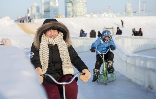 如何装作哈尔滨冰雪大世界玩冰老司机？这篇不得不看