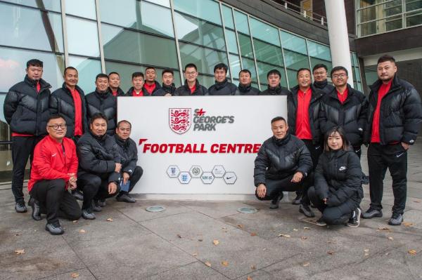 中国青训教练深入英超俱乐部，探访英超联赛人才培养之道