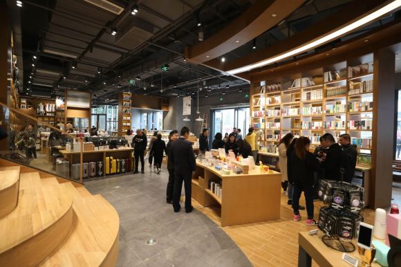 苏宁首家极物生活方式书店将开业，年轻人娱乐好场所