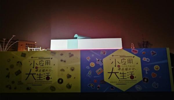 神秘礼盒空降上海，这个会发光的盒子到底隐藏着什么秘密？