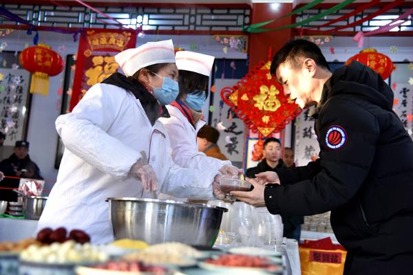 翰墨飘香迎新春 施粥祈福送吉祥 云居寺举办舍粥送福活动