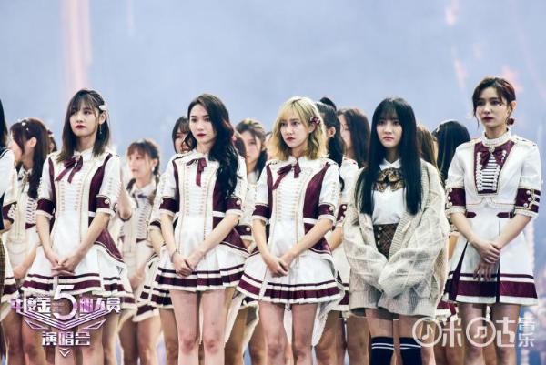 7人小组合闪耀出道 第五届年度金曲大赏SNH48重组蜕变