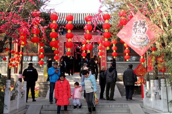 翰墨飘香迎新春 施粥祈福送吉祥 云居寺举办舍粥送福活动