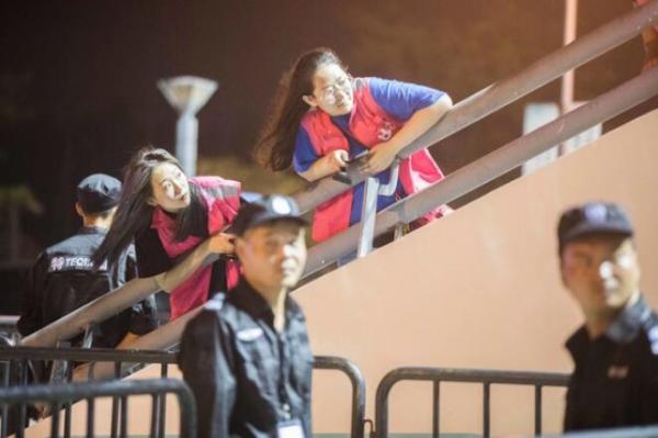 2018十大经典打call现场出炉！00后小正太、87岁老奶奶谁最疯狂？