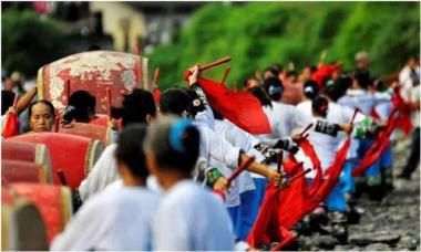 吃年猪饭、逛庙会、赏花灯……春节去芙蓉镇·红石林过土家年吧!