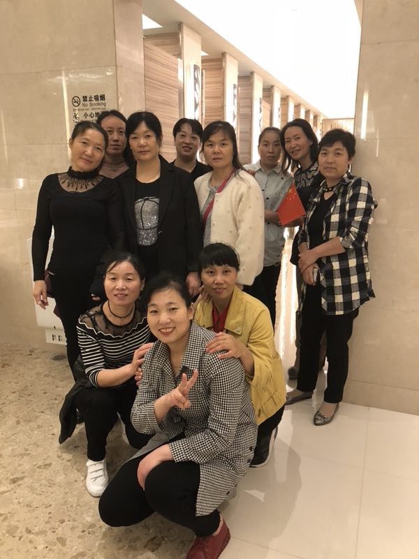 詠华红日养老院团建侧记：不得了，竟去陆家嘴偷师？