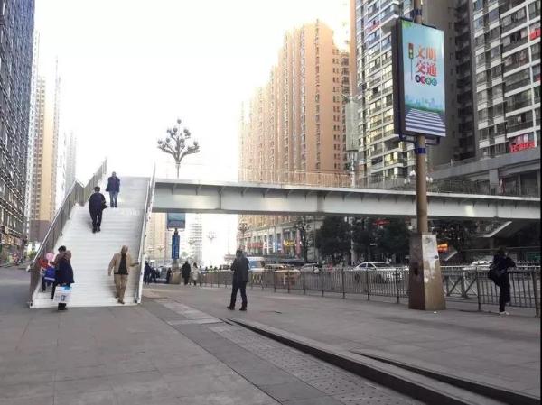 花果园48座人行天桥为市民架起安全通道