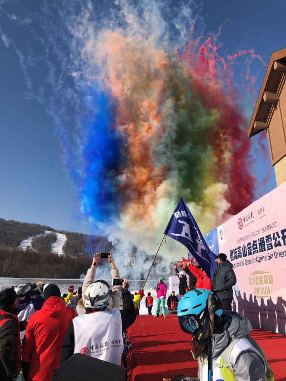 “场馆之间”暨中国银行信用卡国际高山定点滑雪赛受热捧