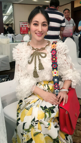 中国首位获中华诗词最高奖的歌唱家莫小凤