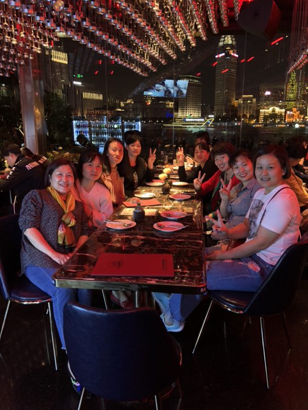 詠华红日养老院团建侧记：不得了，竟去陆家嘴偷师？