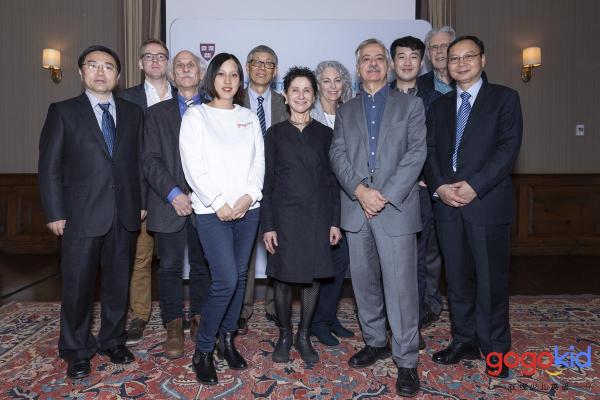 gogokid吉祥物亮相万达宝贝王，与小朋友近距离亲密接触！