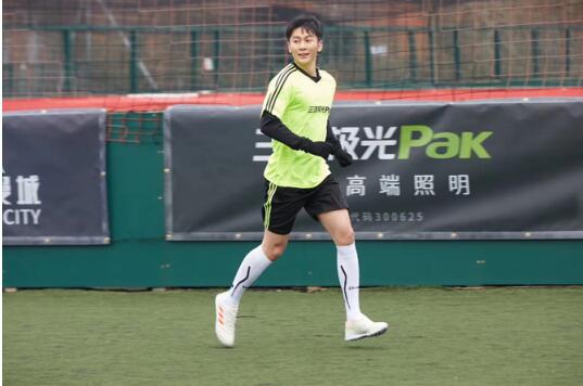 帅炸天！足球小子李晨上线 全场贡献3分