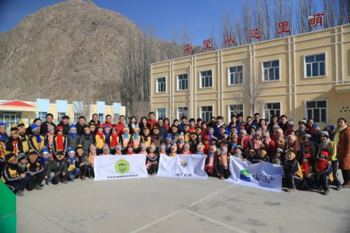 TutorABC母公司iTutorGroup送教助学走进新疆克州