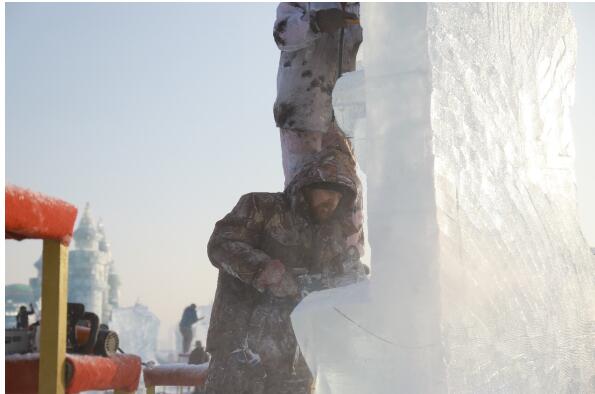 十六国冰雕大师云集 第三十三届中国·哈尔滨国际冰雕比赛开铲