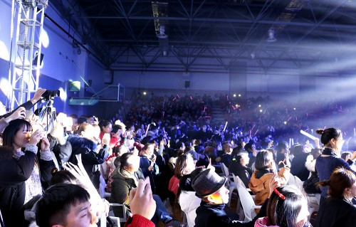 跨年璀璨之夜，玛尼瑜伽十二周年盛典汇聚苏城目光