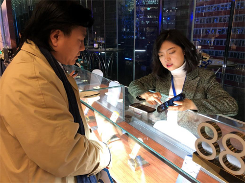 8848钛金手机获品牌海外跨界创新奖