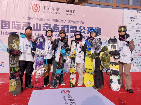 “场馆之间”暨中国银行信用卡国际高山定点滑雪赛受热捧