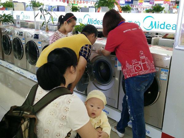 从他和她们的眼中，看不一样的国美