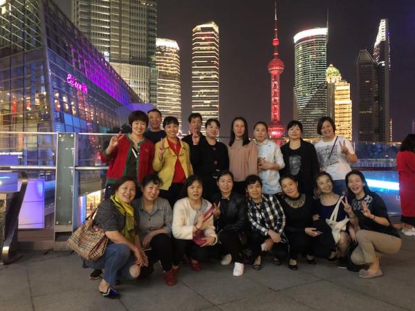 詠华红日养老院团建侧记：不得了，竟去陆家嘴偷师？