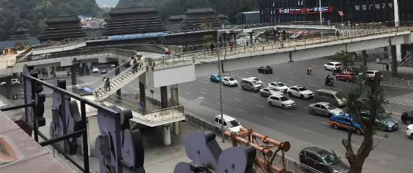 花果园48座人行天桥为市民架起安全通道